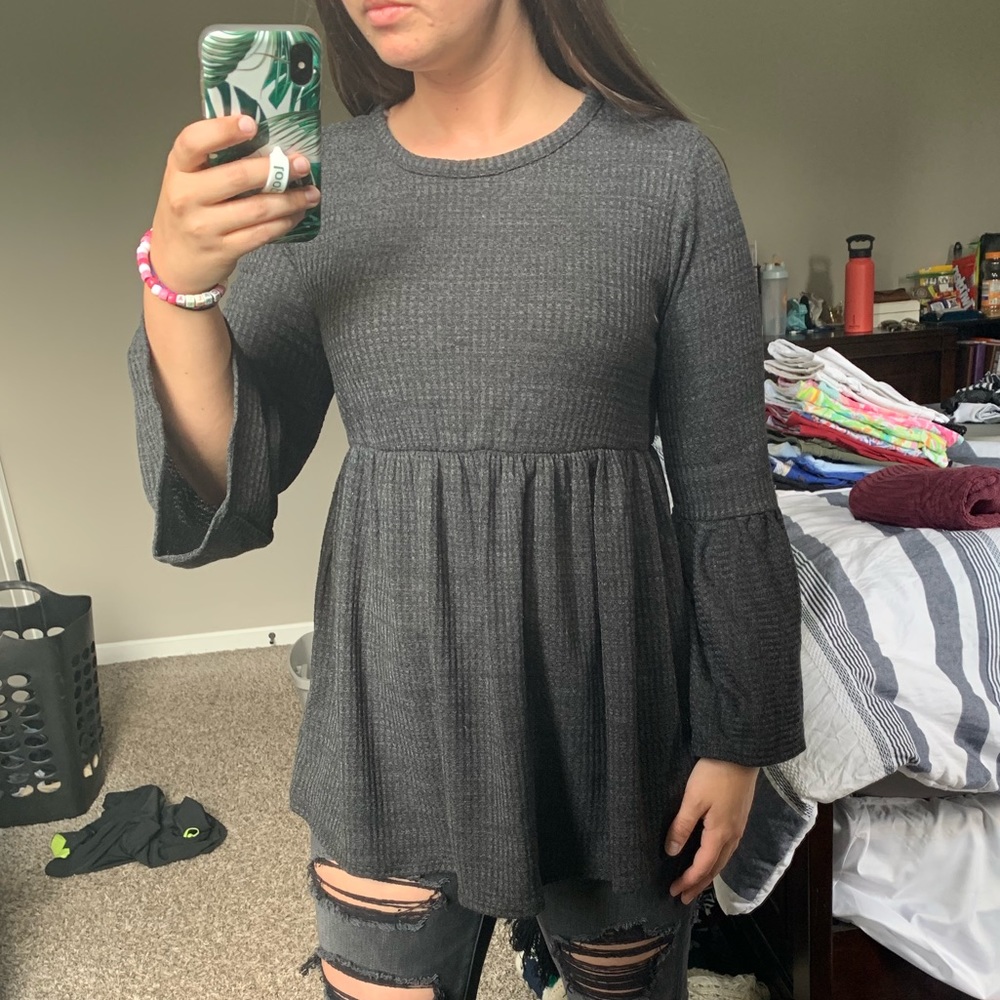 🚫SOLD🚫Flaunt boutique charcoal top size small